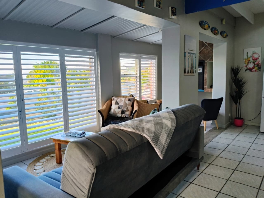 3 Bedroom Property for Sale in Wavecrest Eastern Cape